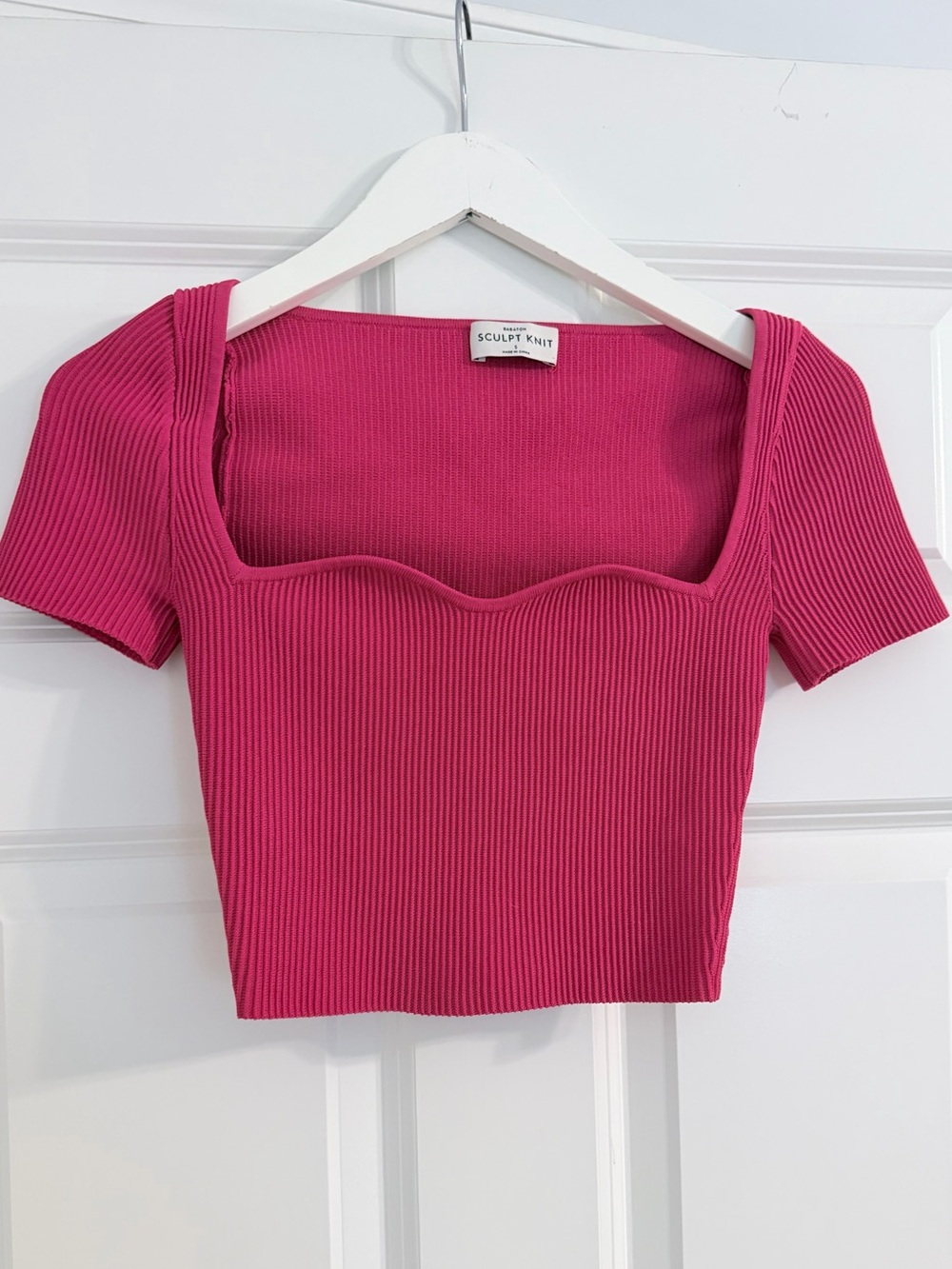 Aritzia Sculpt Knit Sweetheart Ribbed Crop Top in Fuchsia Pink